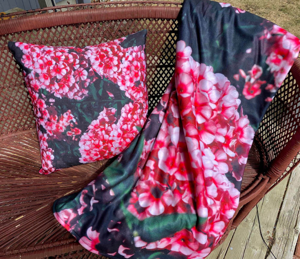 Pink Phlox outdoor cushions 18x18 CV-1818-055